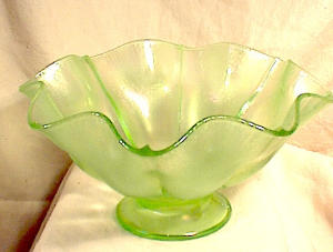 Large 10' Fenton Stretch Glass Bowl - Yellow/gr